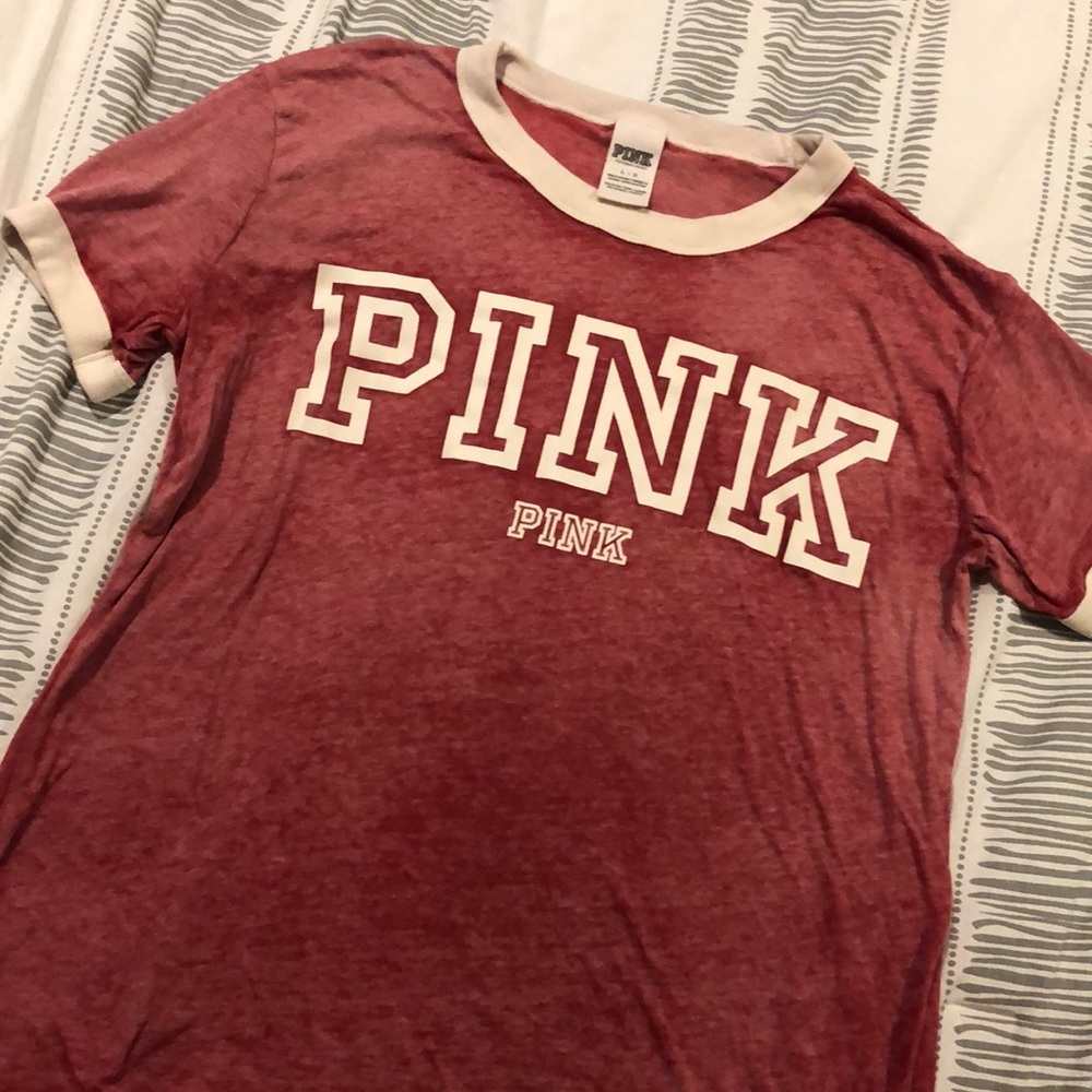 pink tshirt